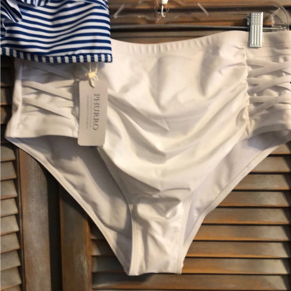 Swimsuit - Picture 3 of 4